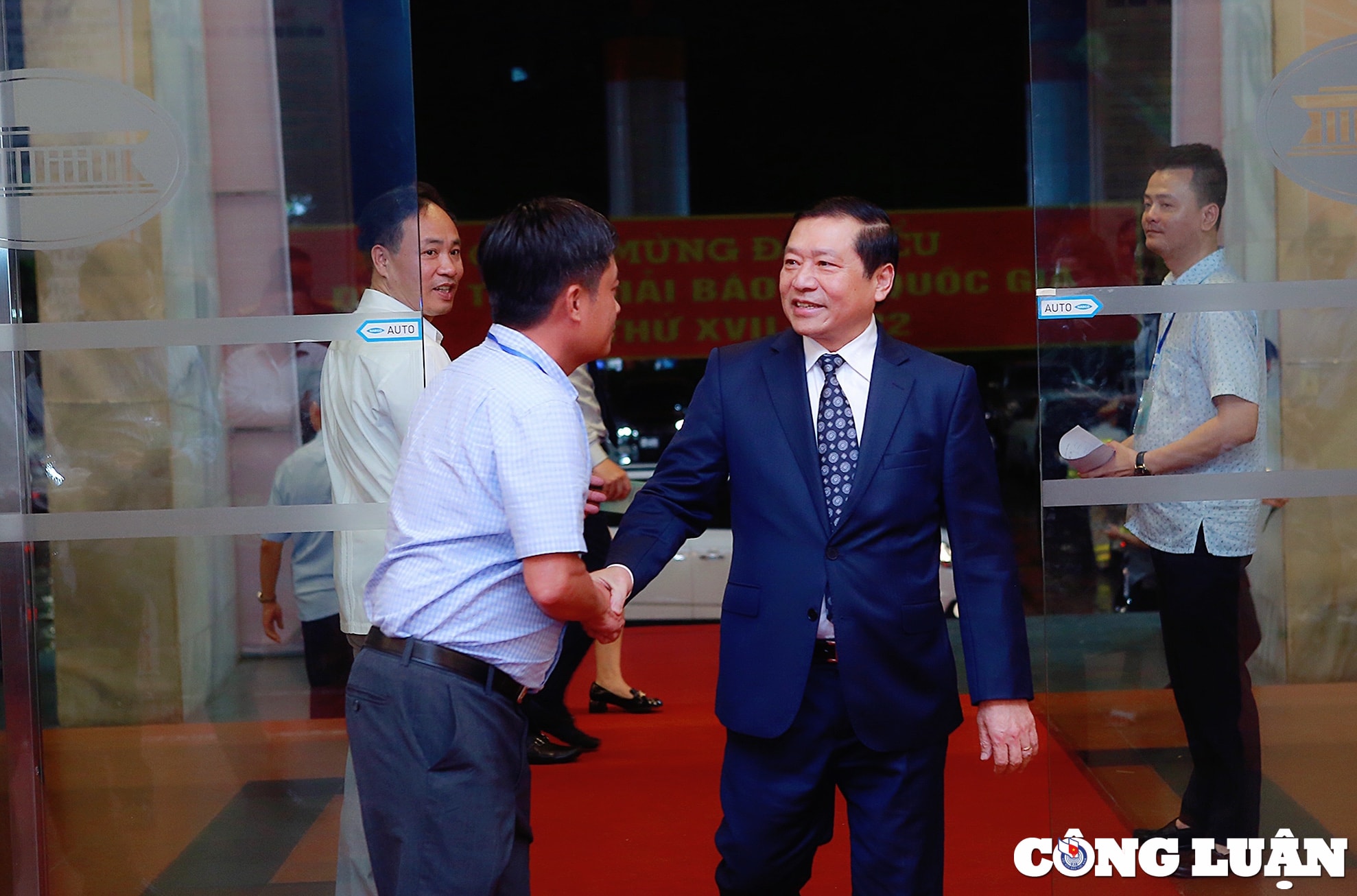 chu tich nuoc vo van thuong du le trao giai bao chi quoc gia lan thu xvii nam 2022 hinh 6