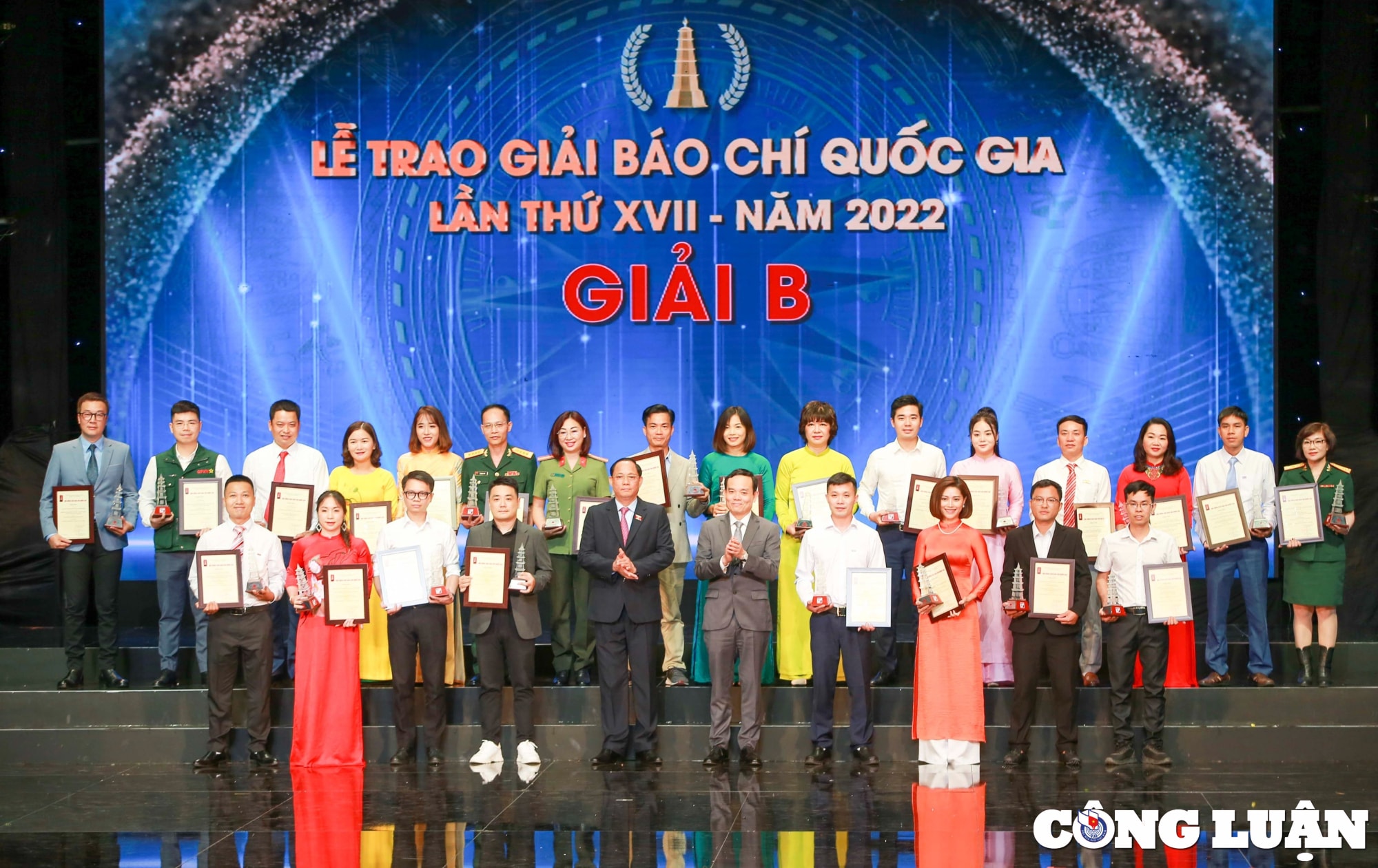 nguoi lam bao tiep tuc dan than di dau trong nhung van de lon cua dat nuoc hinh 8