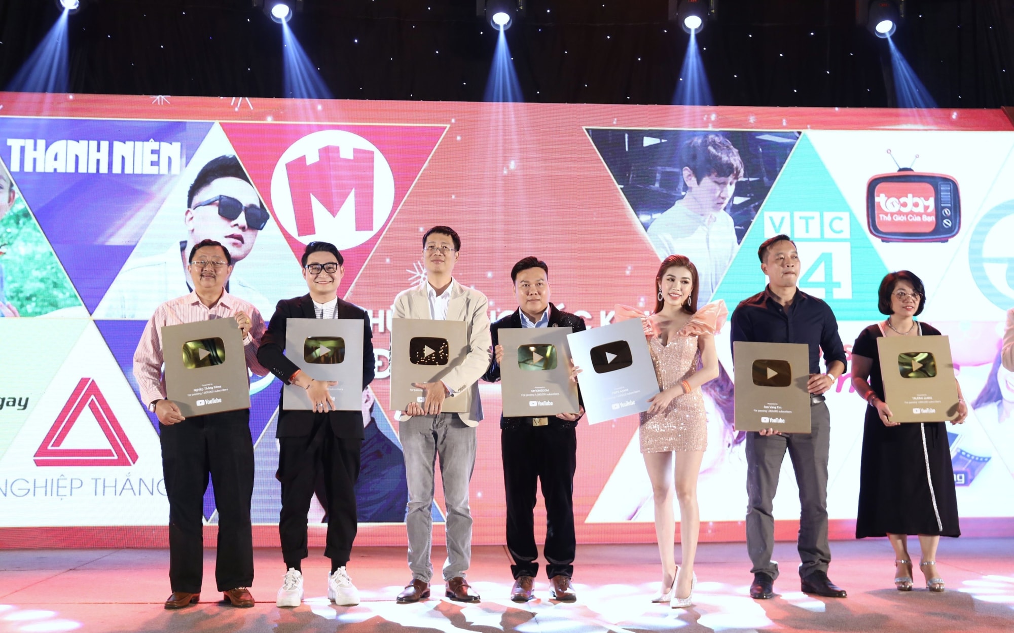 kenh youtube bao thanh nien cu chuyen minh an tuong vao lanh dia so hinh 1