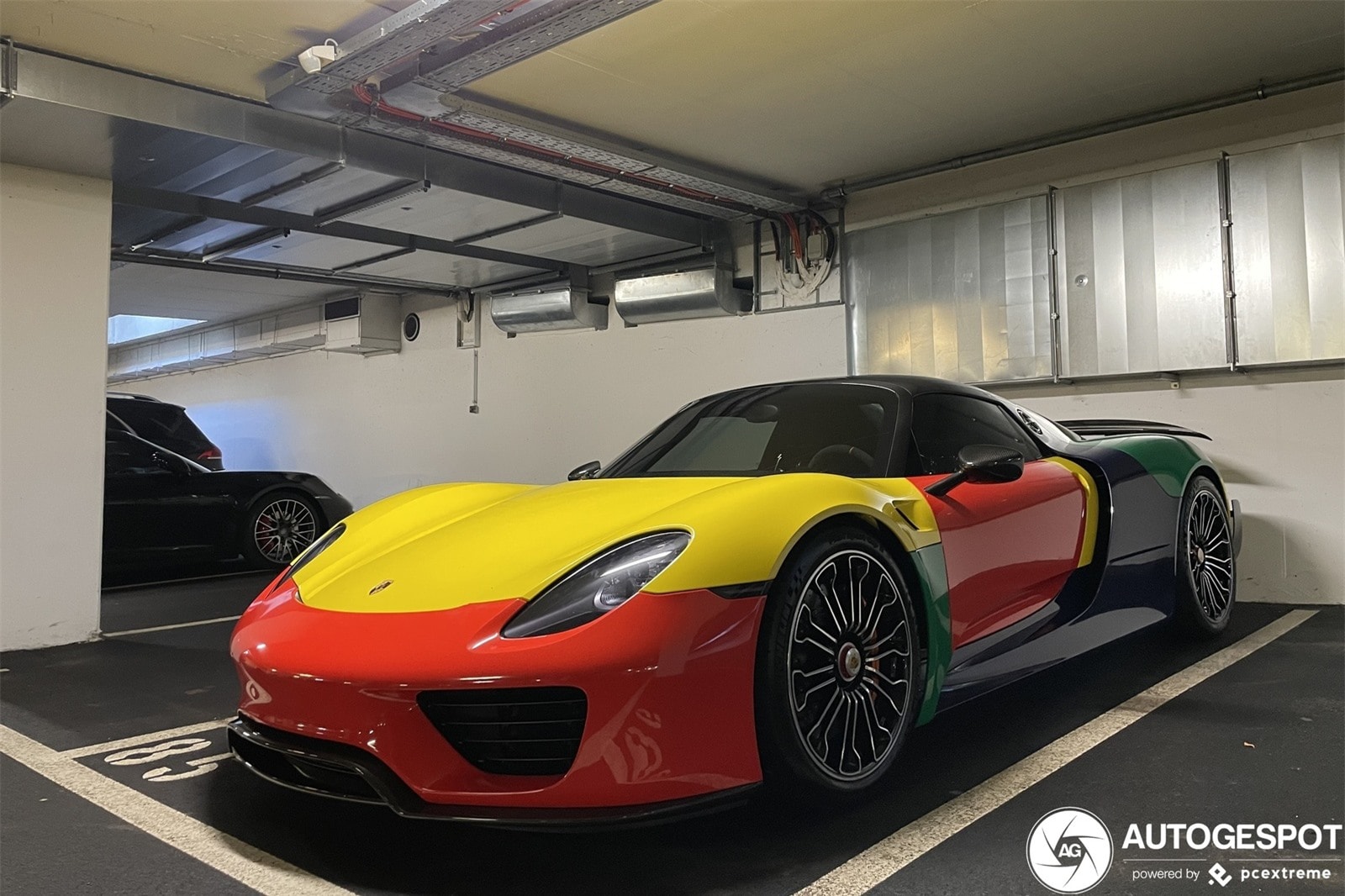 chiem nguong porsche 918 spyder weissach voi cach phoi mau doc dao hinh 4