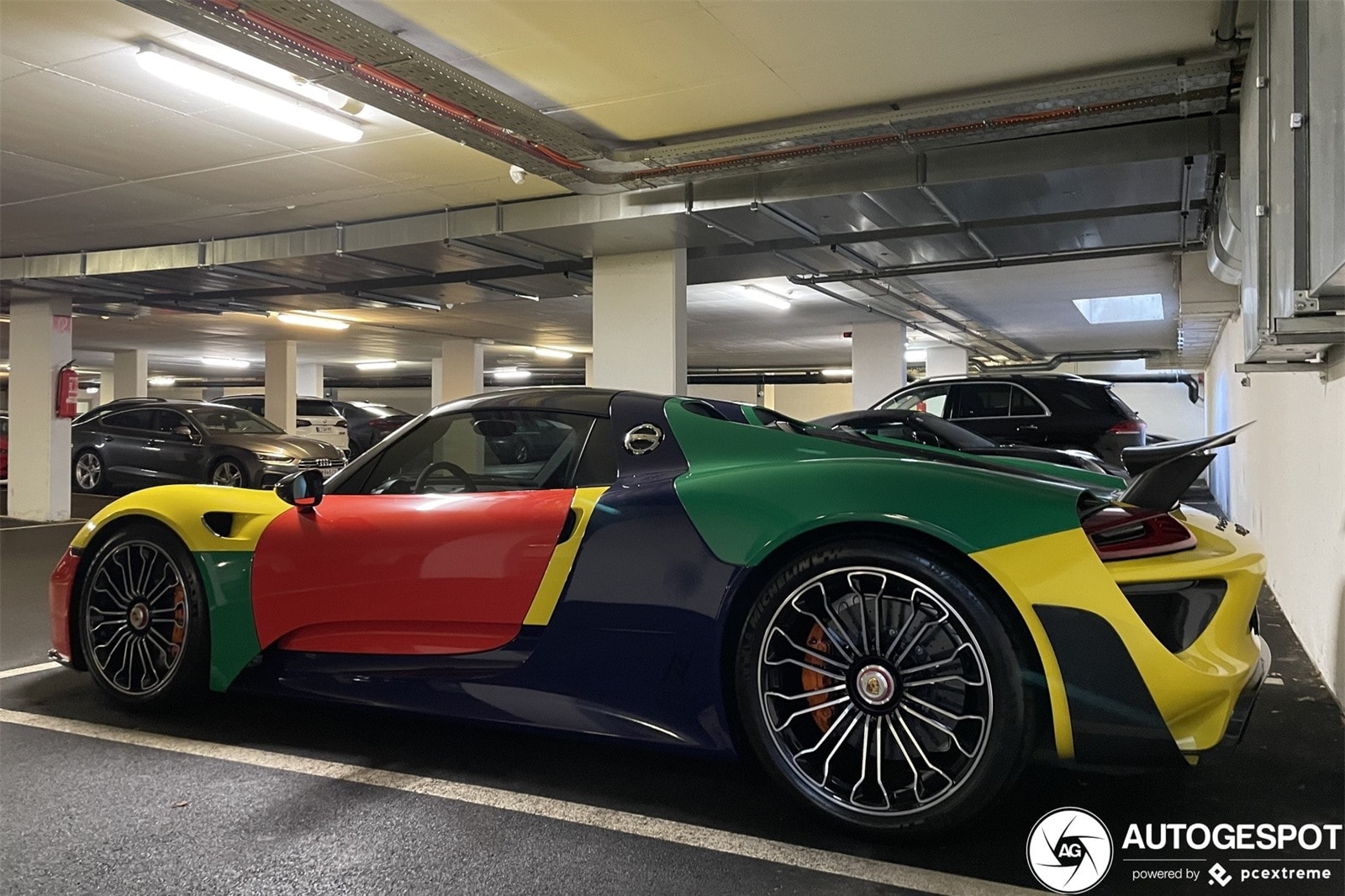 chiem nguong porsche 918 spyder weissach voi cach phoi mau doc dao hinh 5