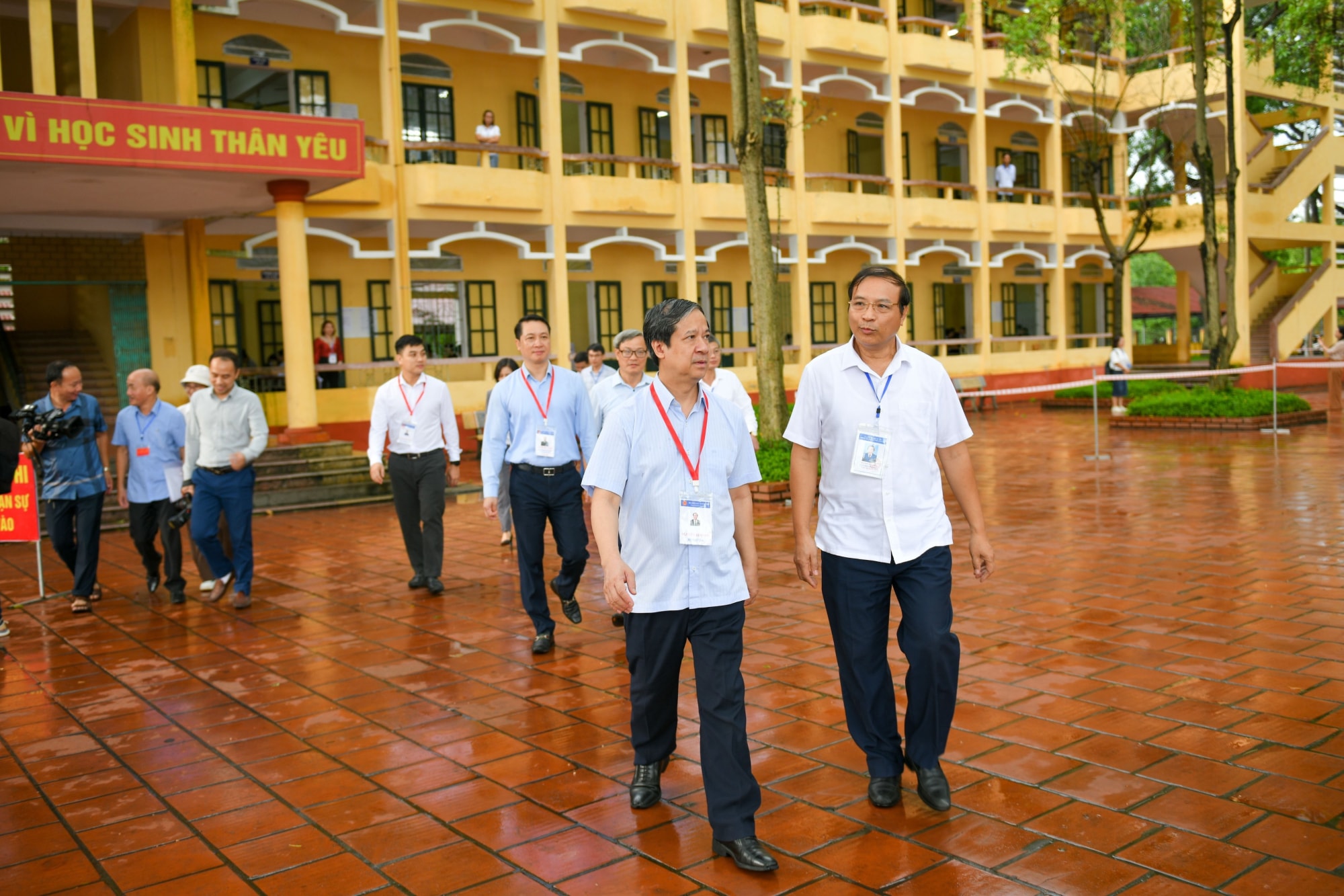 bo truong nguyen kim son dong vien thi sinh du ky thi tot nghiep hinh 2