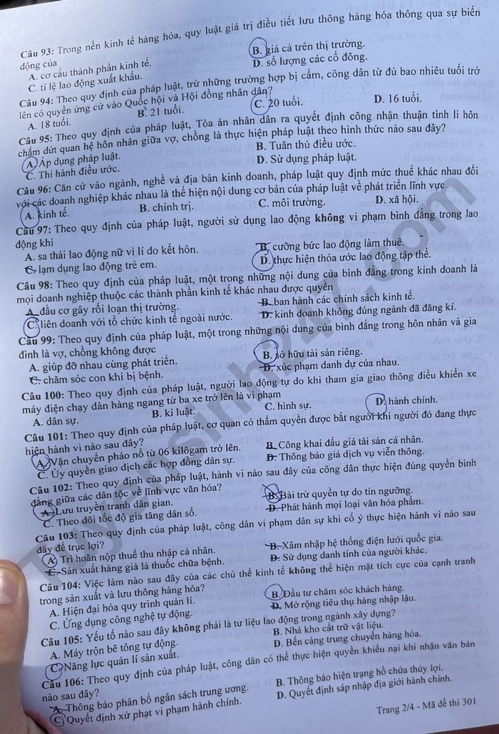 de thi tot nghiep thpt 2023 mon giao duc cong dan ma de 301 hinh 2
