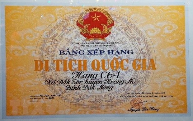xep hang di tich quoc gia voi hang dong nui lua co di cot nguoi tien su hinh 2