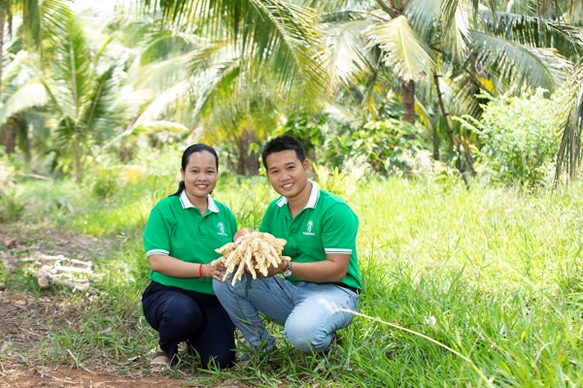 cap doi thac si khoi nghiep voi nghe mat xa hoa dua lay mat hinh 1