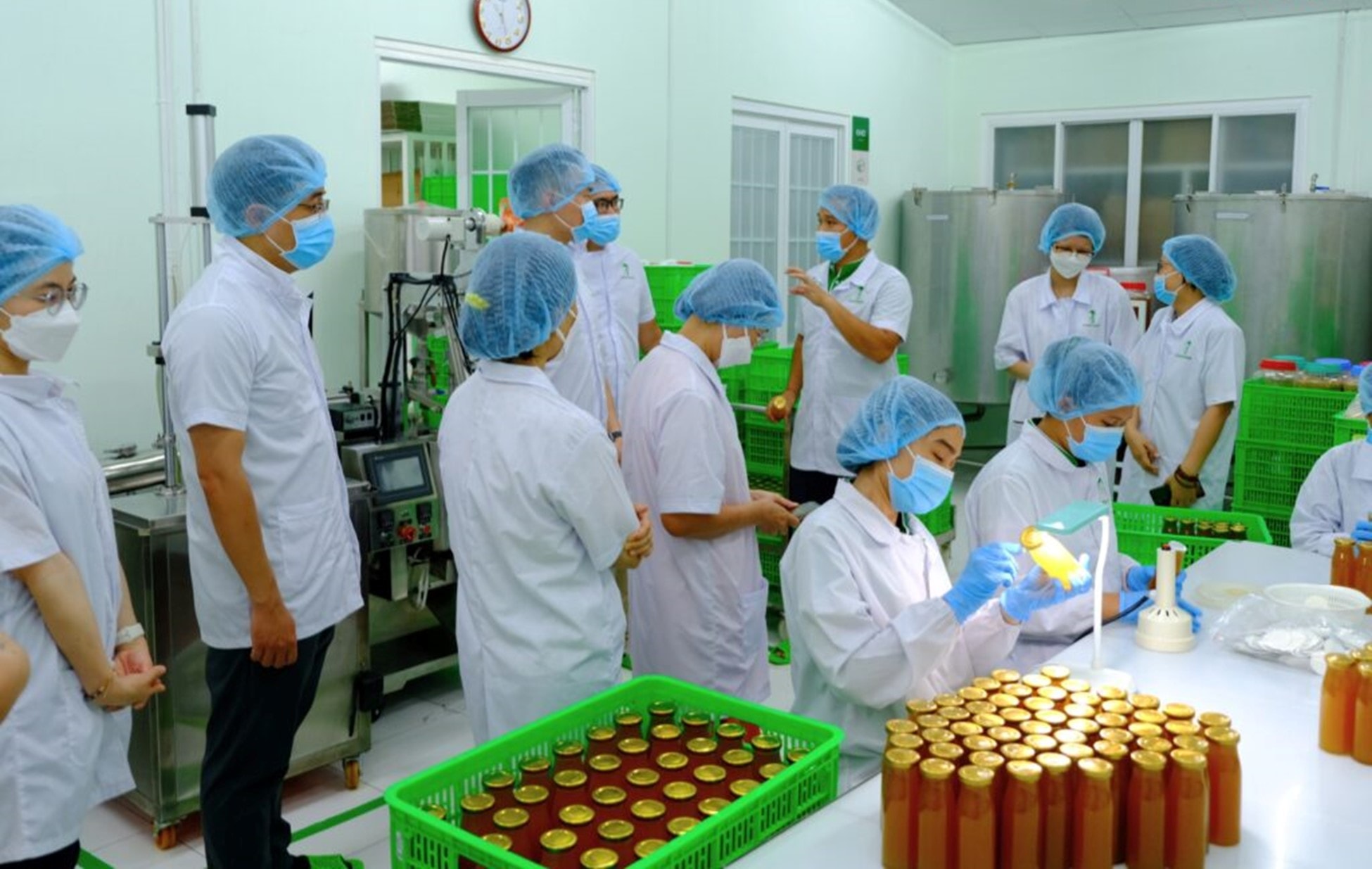 cap doi thac si khoi nghiep voi nghe mat xa hoa dua lay mat hinh 3