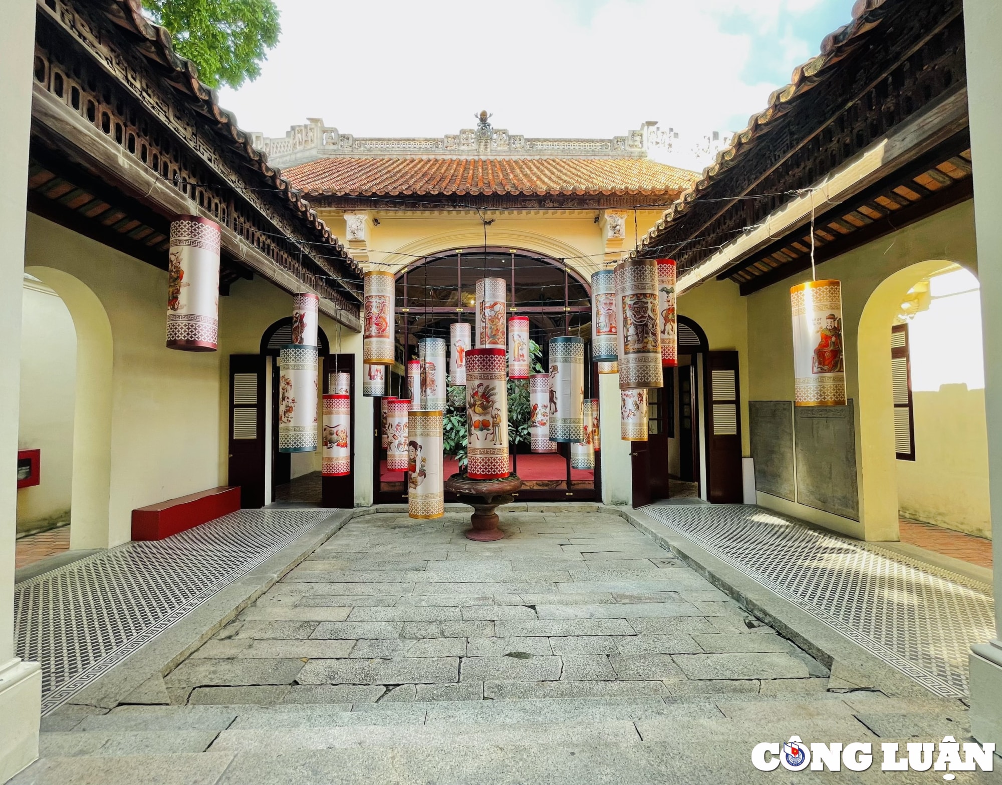 ghe tham hoi quan quang dong khong gian van hoa doc dao giua long ha noi hinh 2