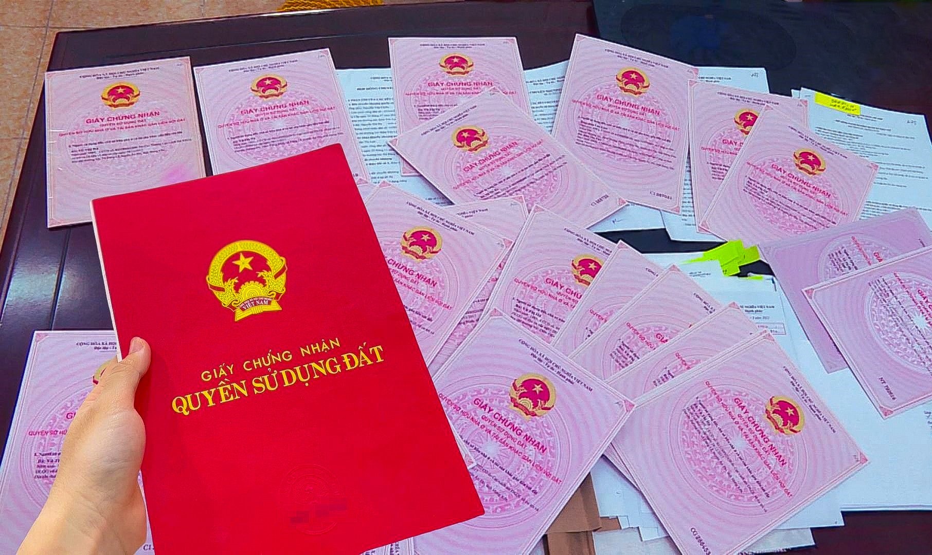 bat can bo van phong dang ky dat dai o ha noi voi tien nguoi dan lam so do hinh 1