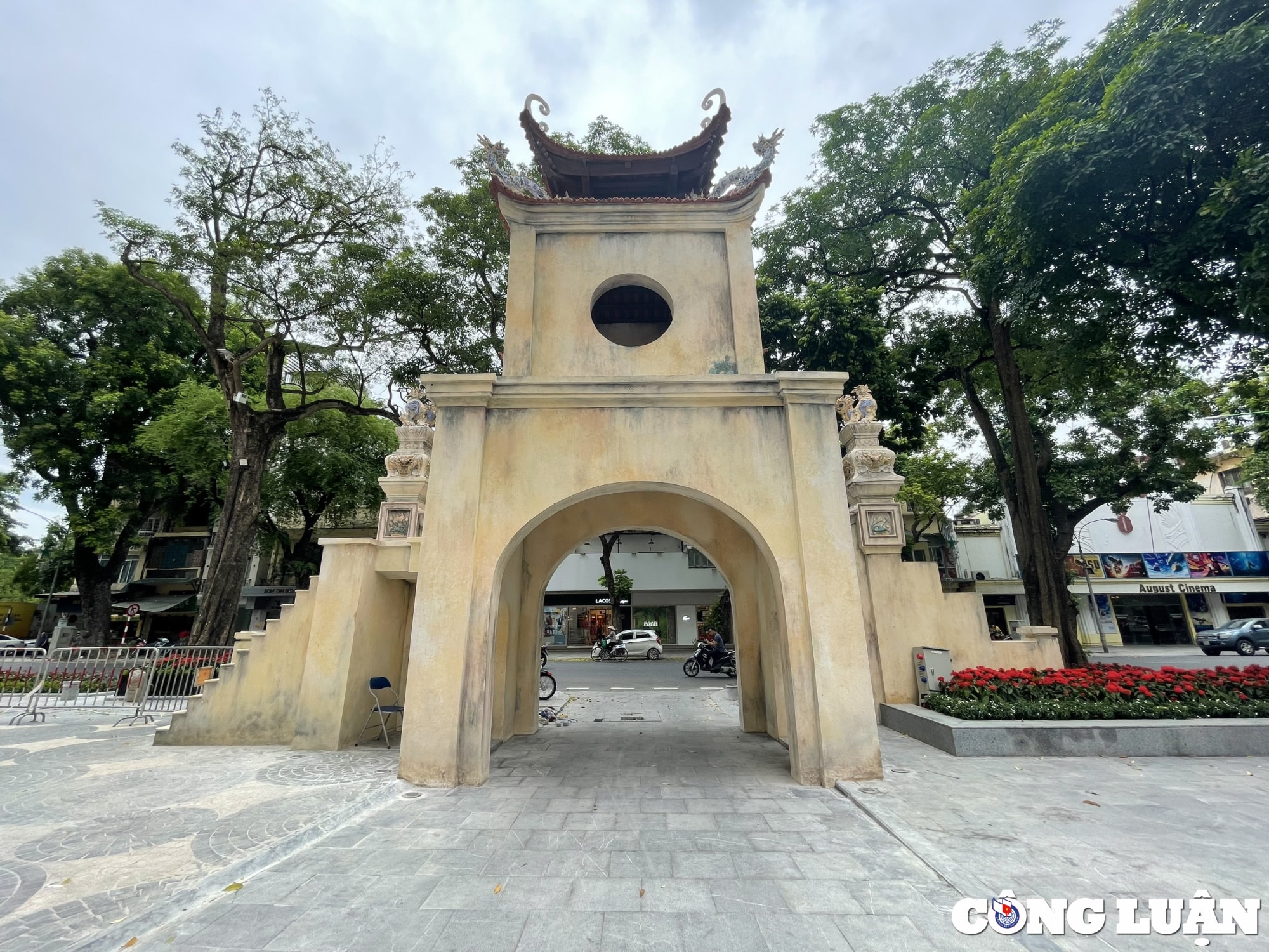 dieu it ai biet ve cong trai bao an binh doc nhat tren pho hang bai hinh 11