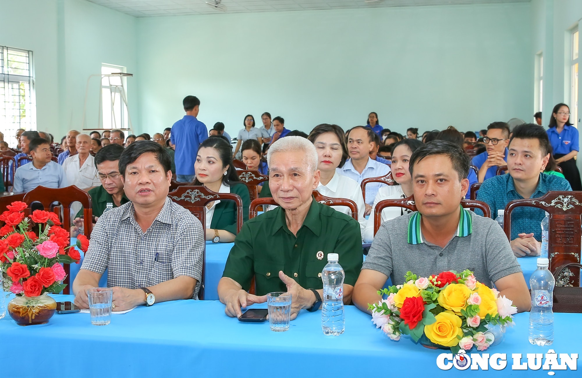hoi nha bao viet nam tham va tang qua cac gia dinh chinh sach tai quang tri hinh 8
