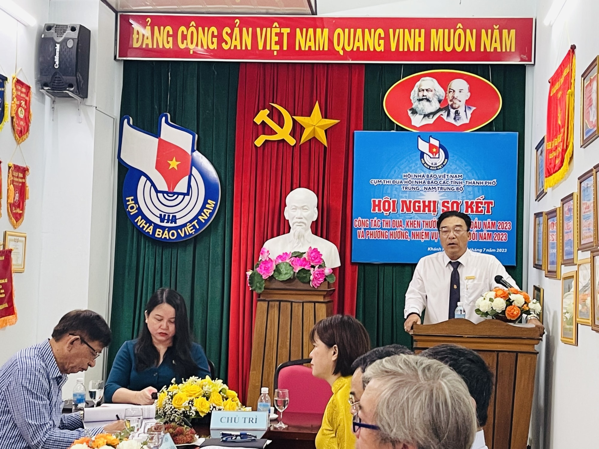 cum thi dua hoi nha bao tinh thanh pho trung nam trung bo 6 thang va hanh trinh no luc hinh 2
