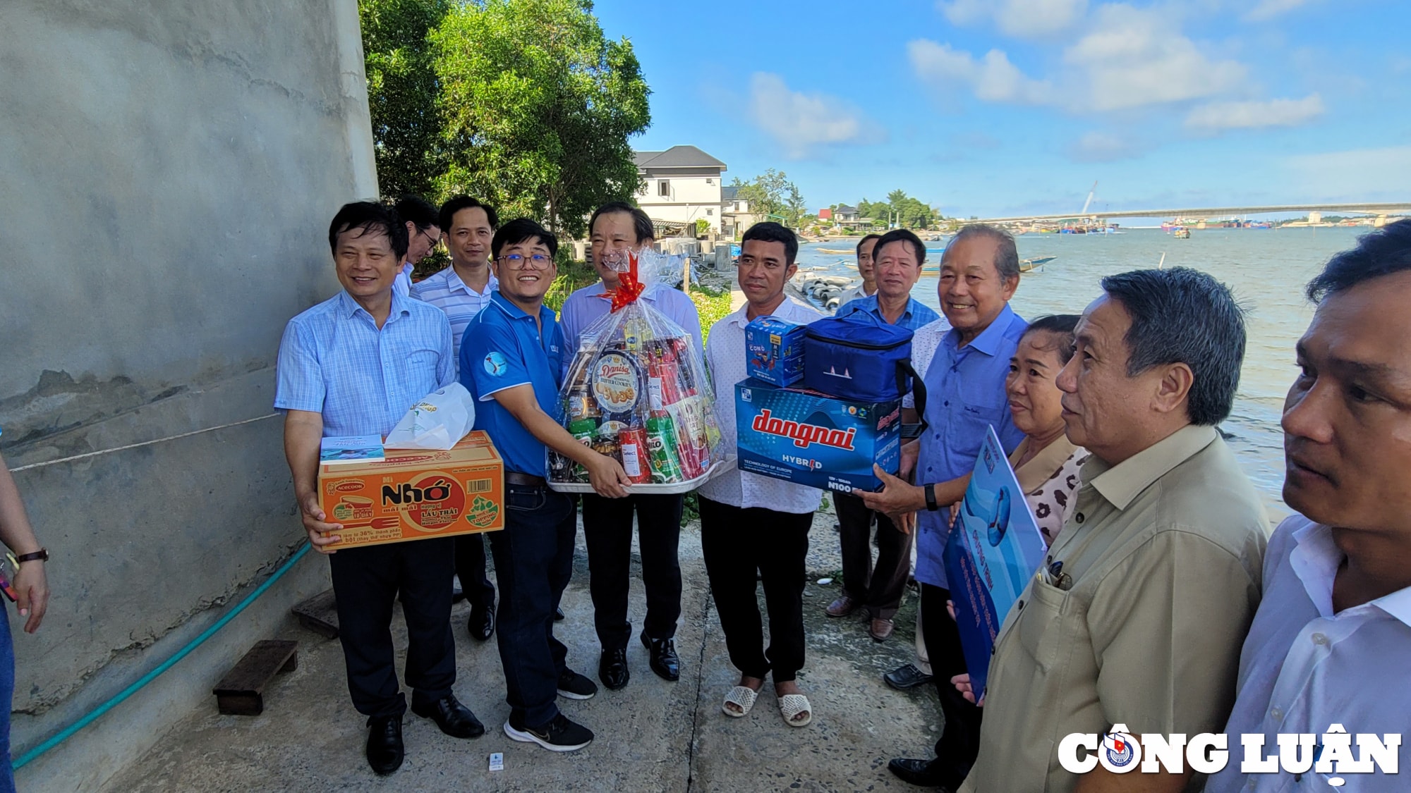chuong trinh cung ngu dan thap sang den tren bien den voi ba con ngu dan tinh quang tri hinh 2