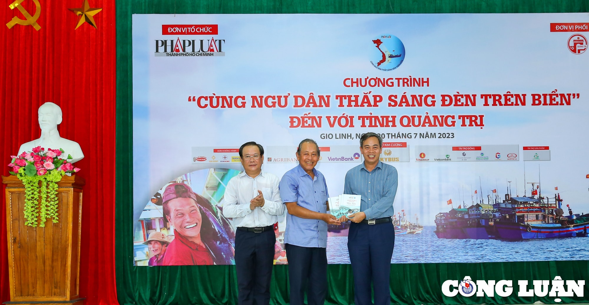 chuong trinh cung ngu dan thap sang den tren bien den voi ba con ngu dan tinh quang tri hinh 5