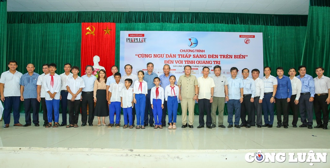 chuong trinh cung ngu dan thap sang den tren bien den voi ba con ngu dan tinh quang tri hinh 9