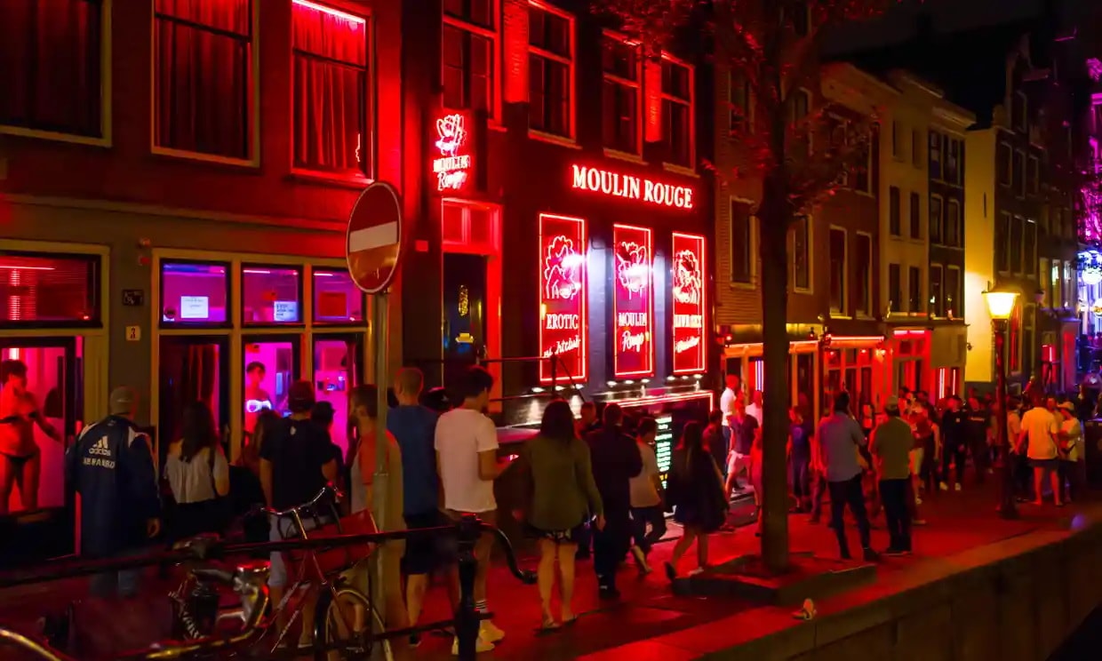 amsterdam quyet thay doi hinh anh khong phe pha can sa o khu pho den do hinh 2
