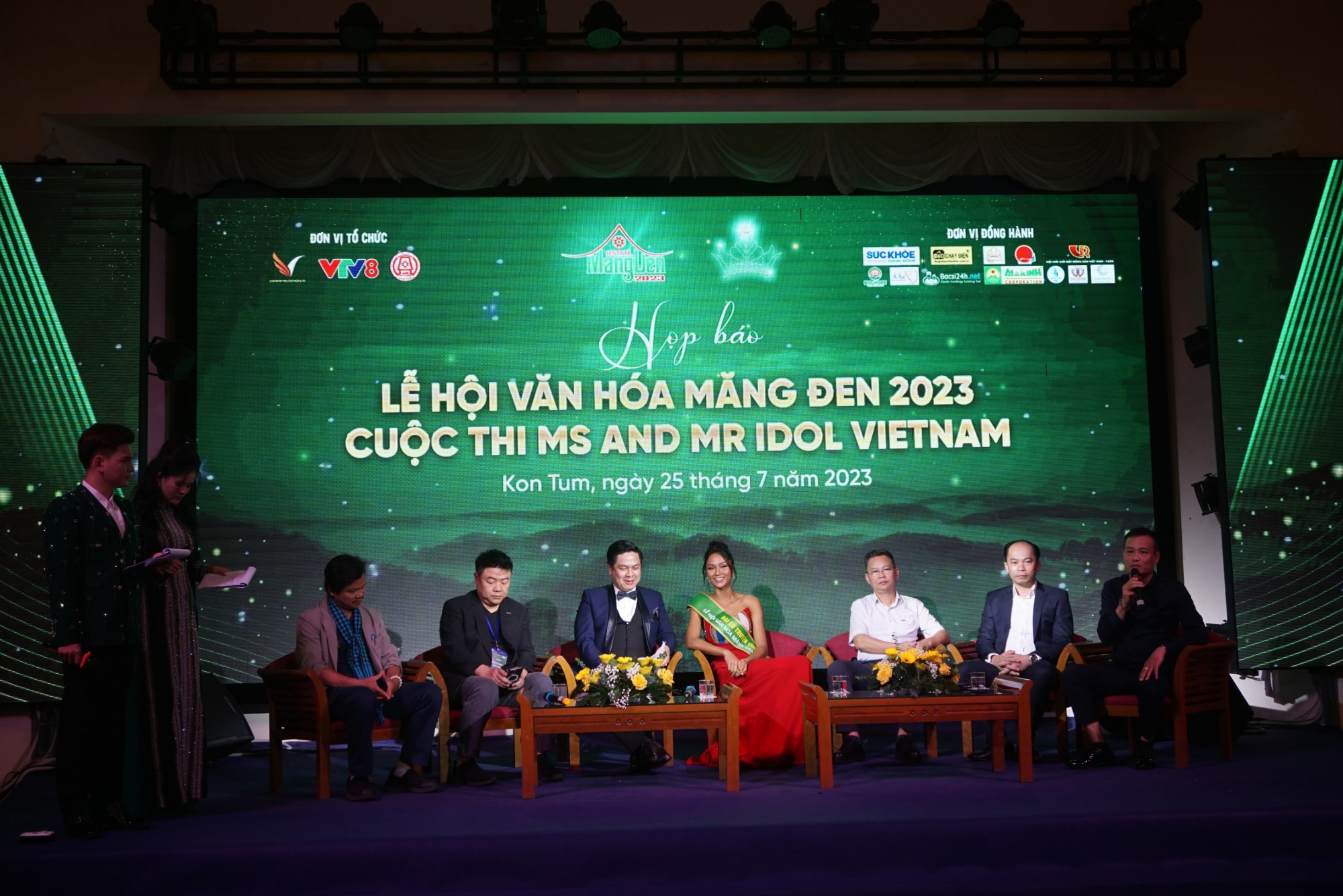 kon tum hoa hau hhen nie lam dai su truyen thong le hoi van hoa mang den hinh 2