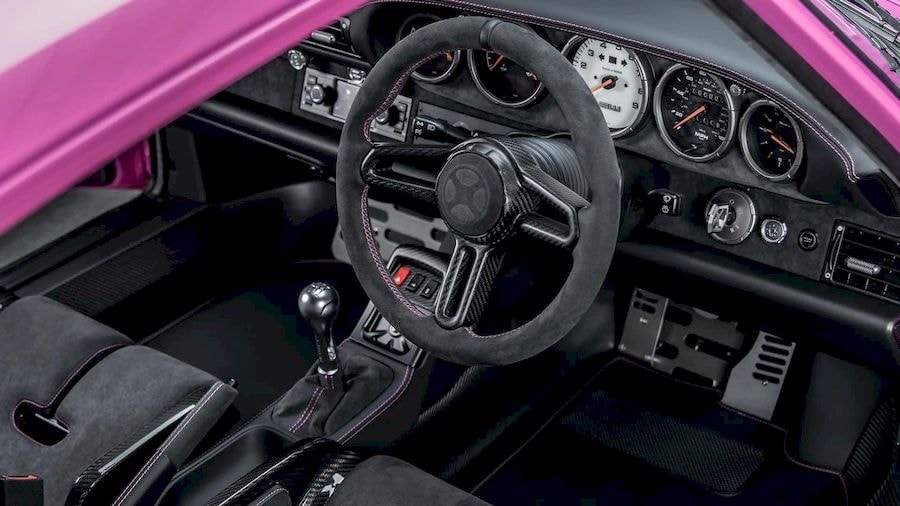 doc la porsche 911 doi 993 mau hong ban do gunther werks hinh 4