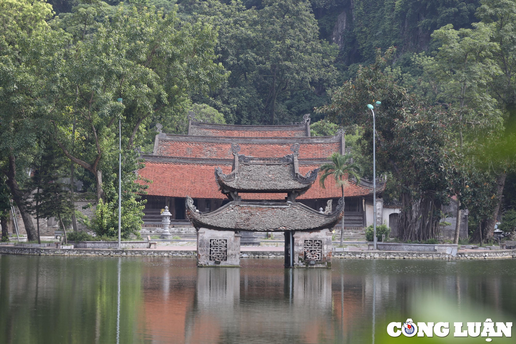 khong gian ngoi chua gan 1000 nam tuoi co kinh nhat tai ha noi hinh 1
