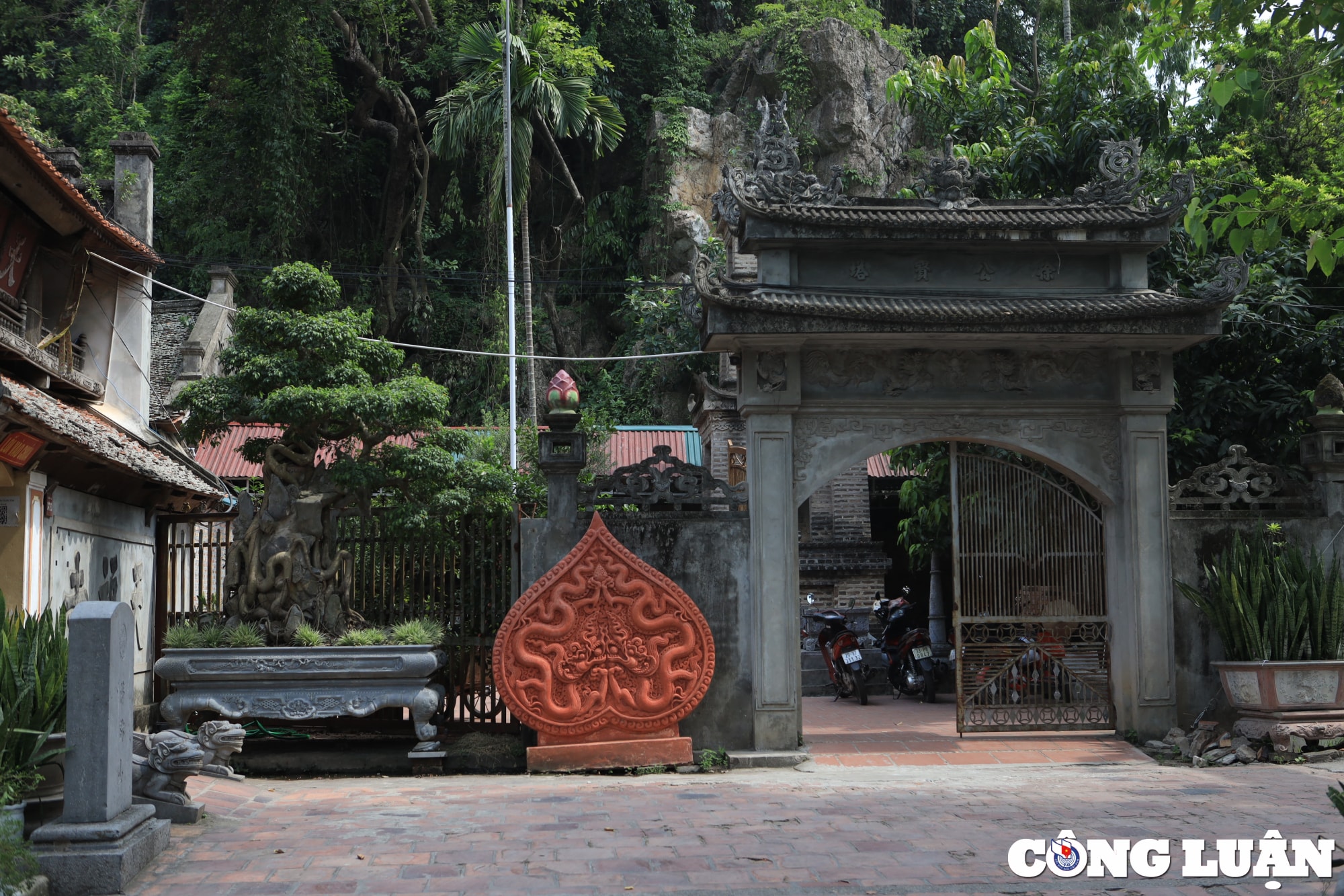 khong gian ngoi chua gan 1000 nam tuoi co kinh nhat tai ha noi hinh 11