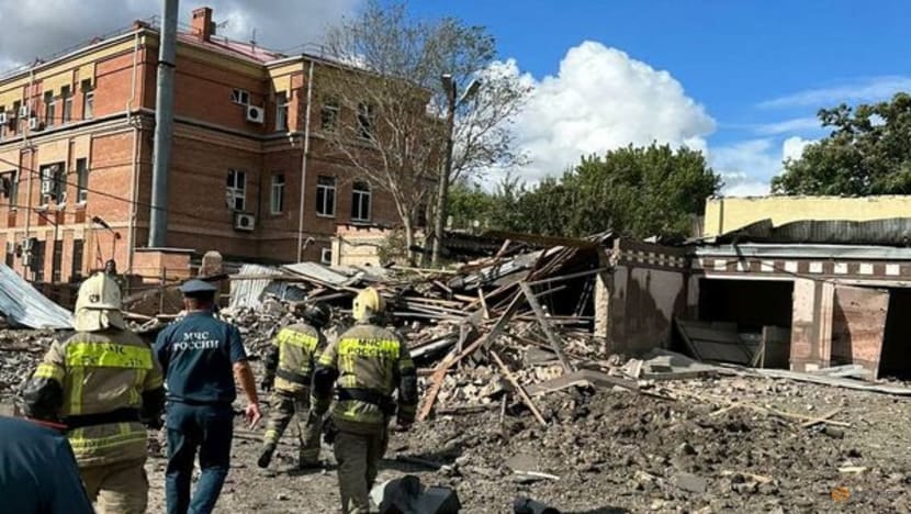 ten lua ukraine bi ban ha tren thanh pho nga ke danh bom nha may loc dau bi bat giu hinh 1