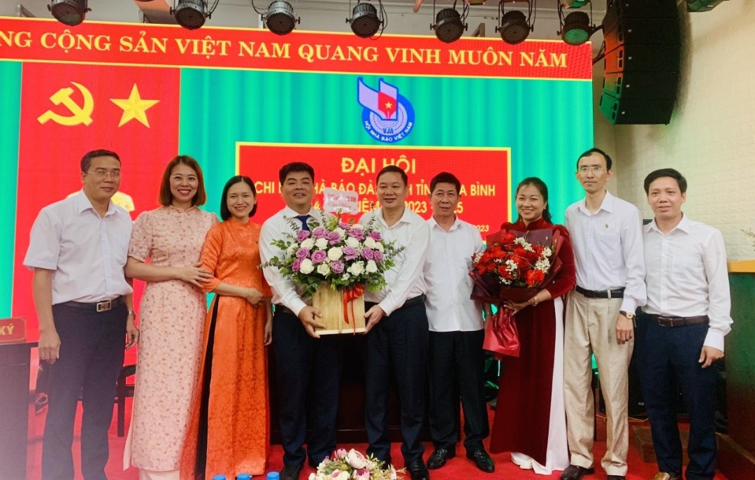 chi hoi nha bao la ngoi nha am tinh dong nghiep noi ket noi giao luu tin cay va chia se hinh 1
