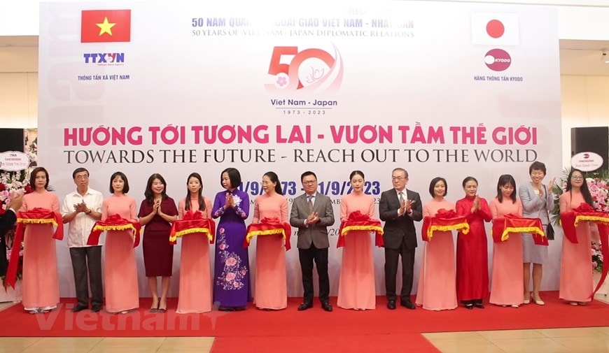 khai mac trien lam anh viet nam nhat ban huong toi tuong lai vuon tam the gioi hinh 1