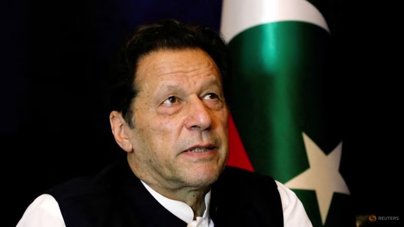 cuu thu tuong pakistan bi giam giu trong phong giam nho va ban thiu hinh 1
