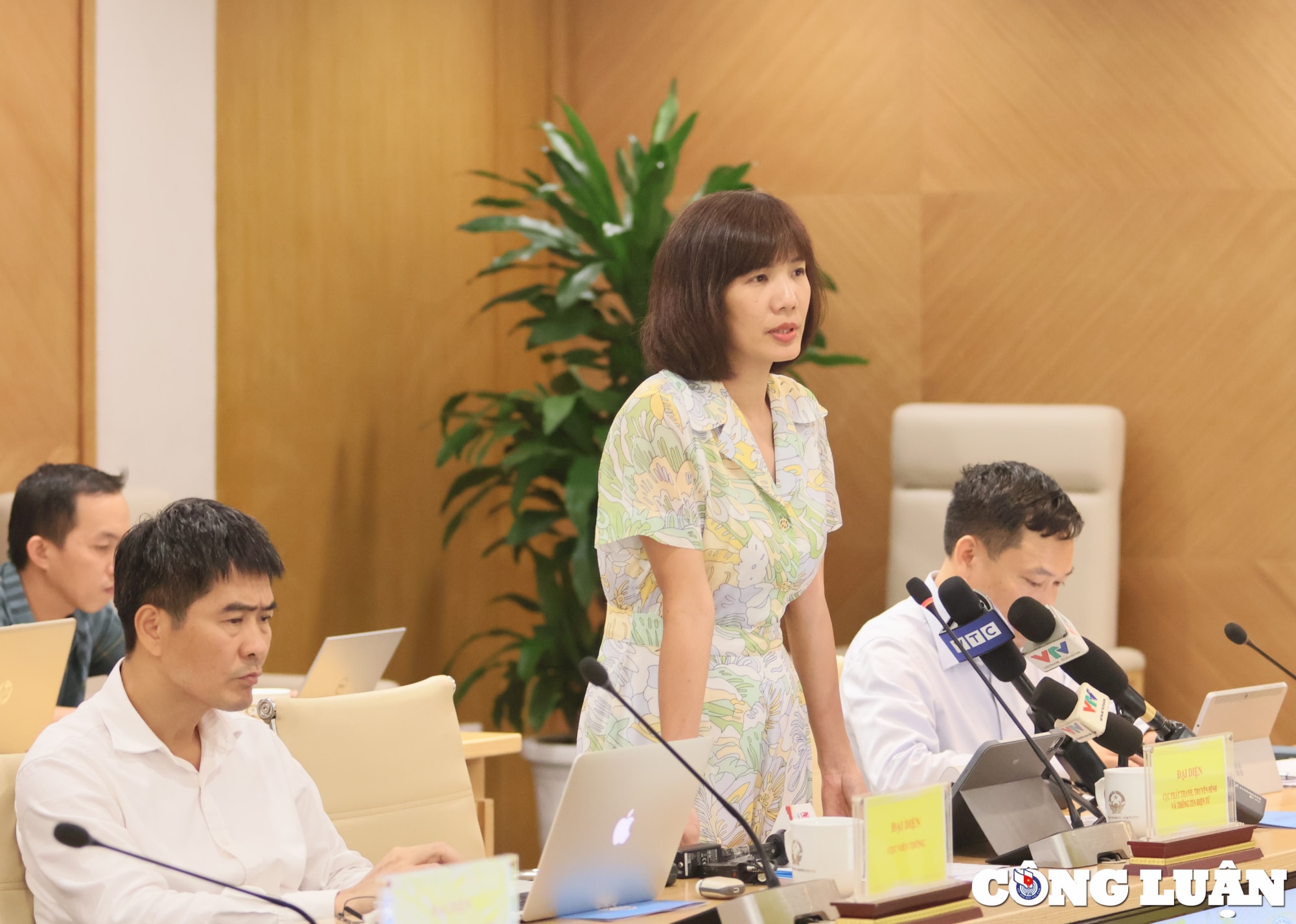 go bo nhieu thong tin sai su thatchong pha tren khong gian mang hinh 2
