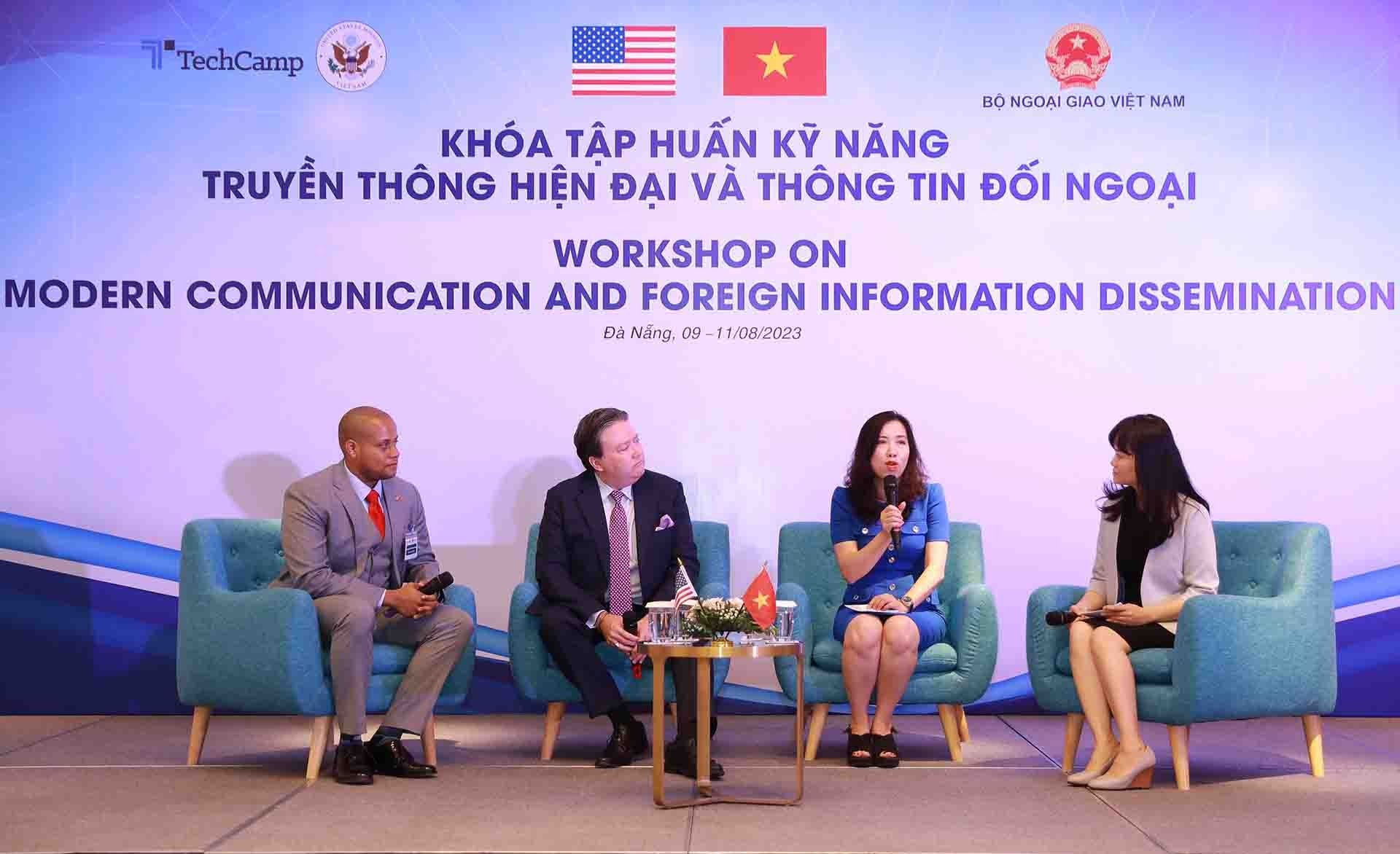 tap huan ky nang truyen thong hien dai va thong tin doi ngoai hinh 2