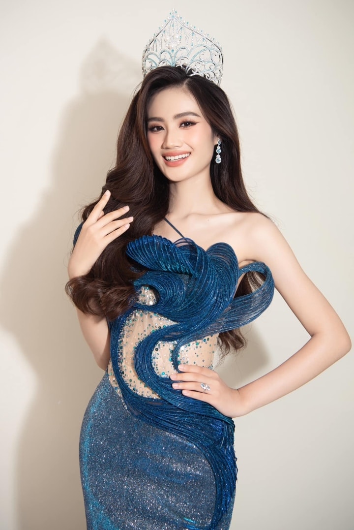 hoa hau y nhi lai co phat ngon gay tranh cai tai trien lam hinh 1