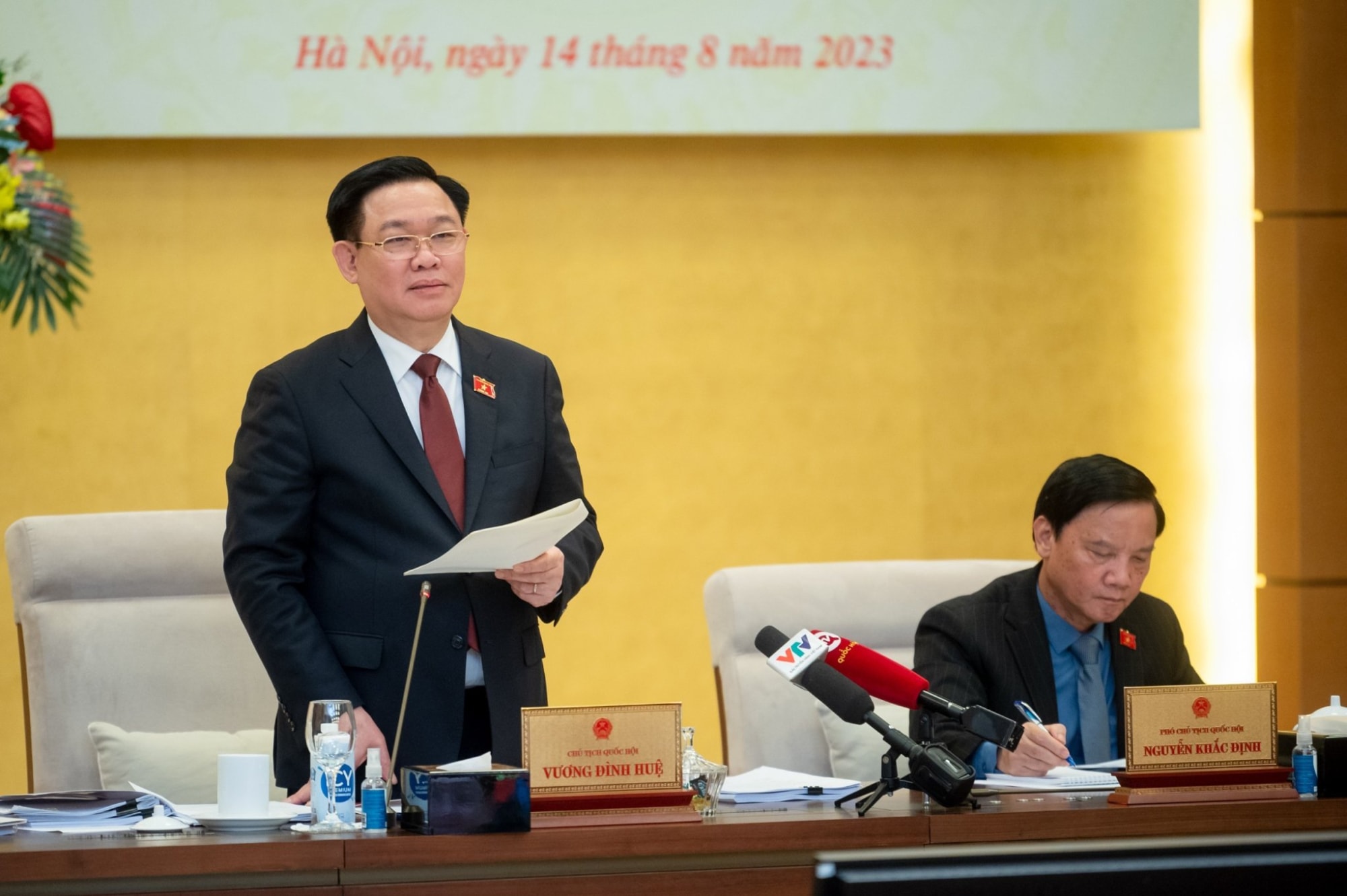 de nghi danh gia ky hon ve chu truong mot chuong trinh nhieu bo sach giao khoa hinh 3