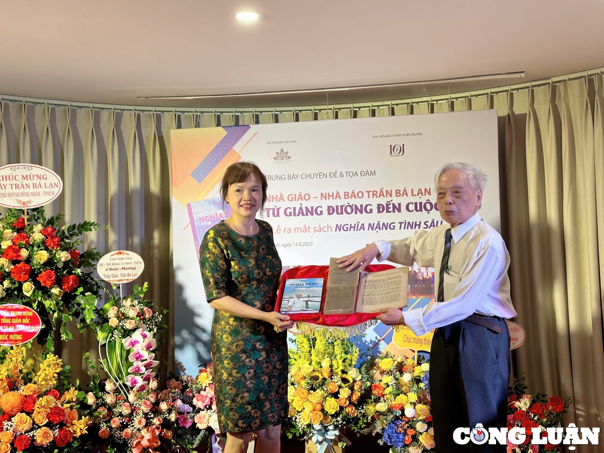 ra mat sach nghia nang tinh sau ve cuoc doi va su nghiep cua nha bao tran ba lan hinh 5