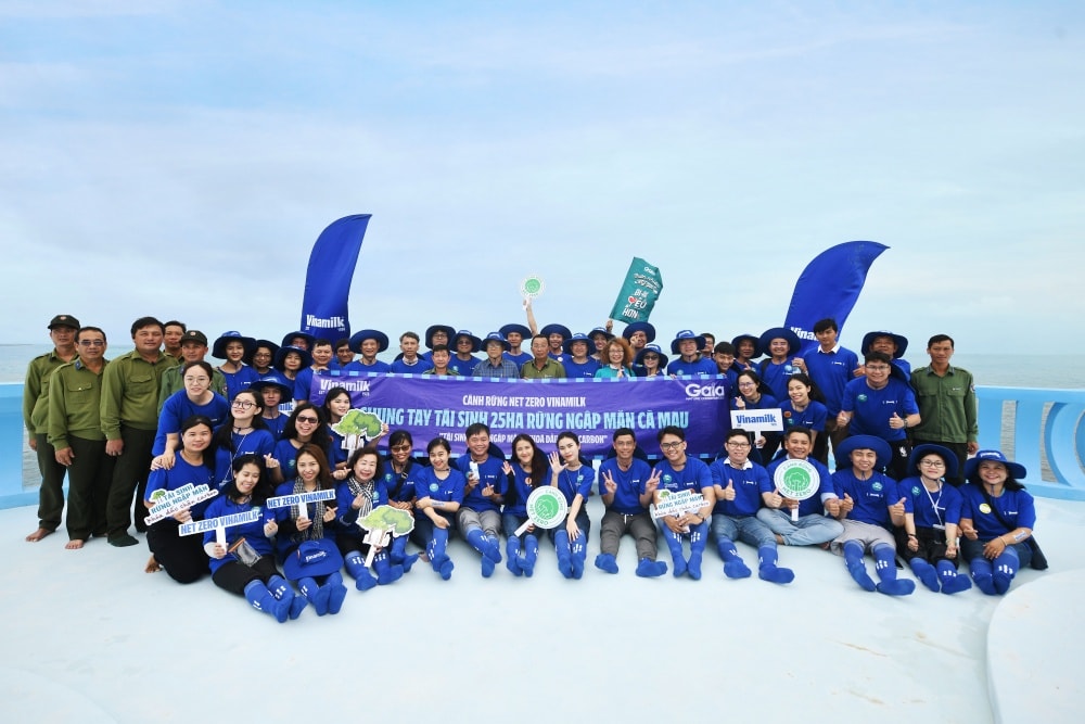 vinamilk day manh hinh thanh cac canh rung net zero hinh 4