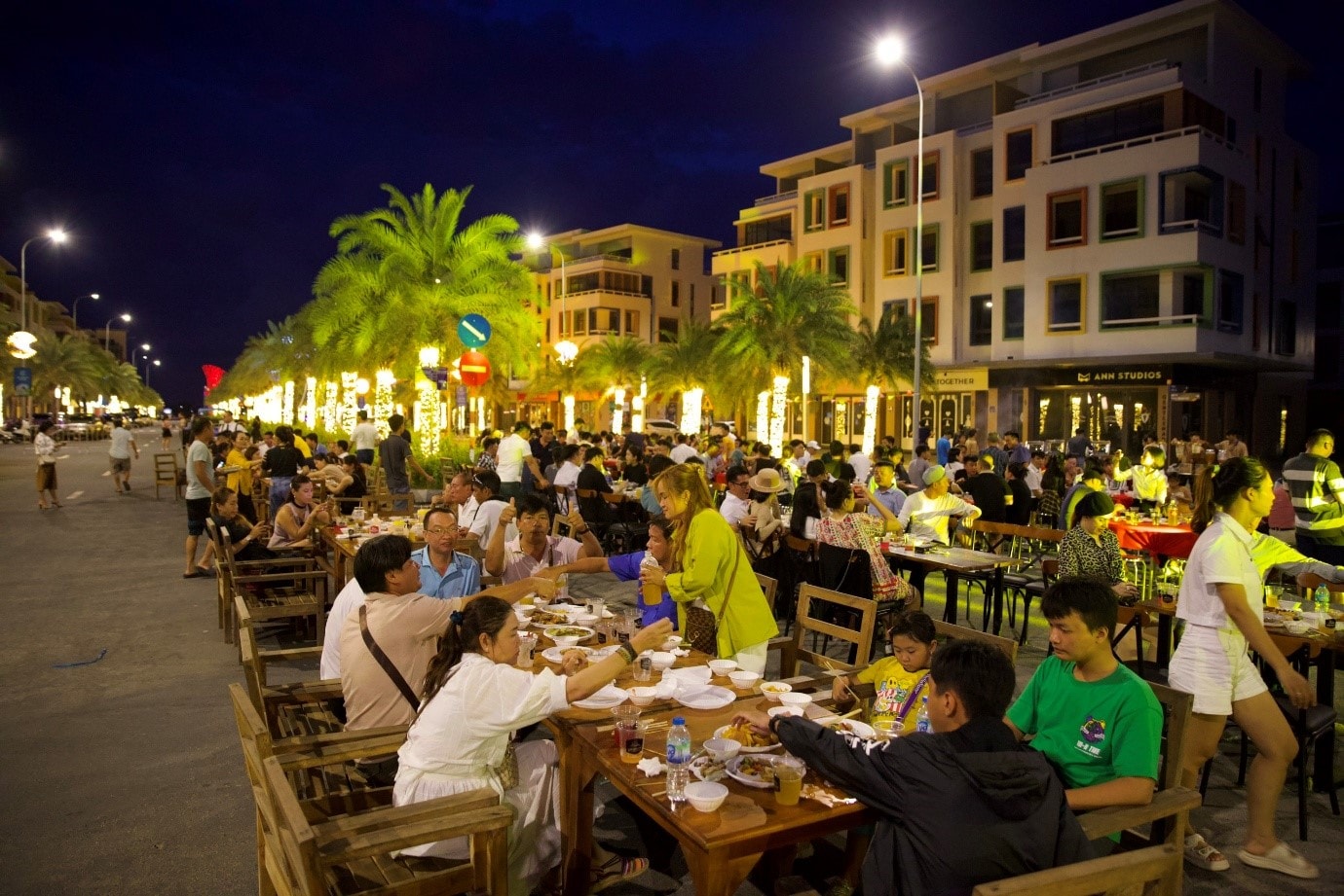 meyhomes capital phu quoc le hoi bia dau tien tai con duong le hoi bon mua hinh 2