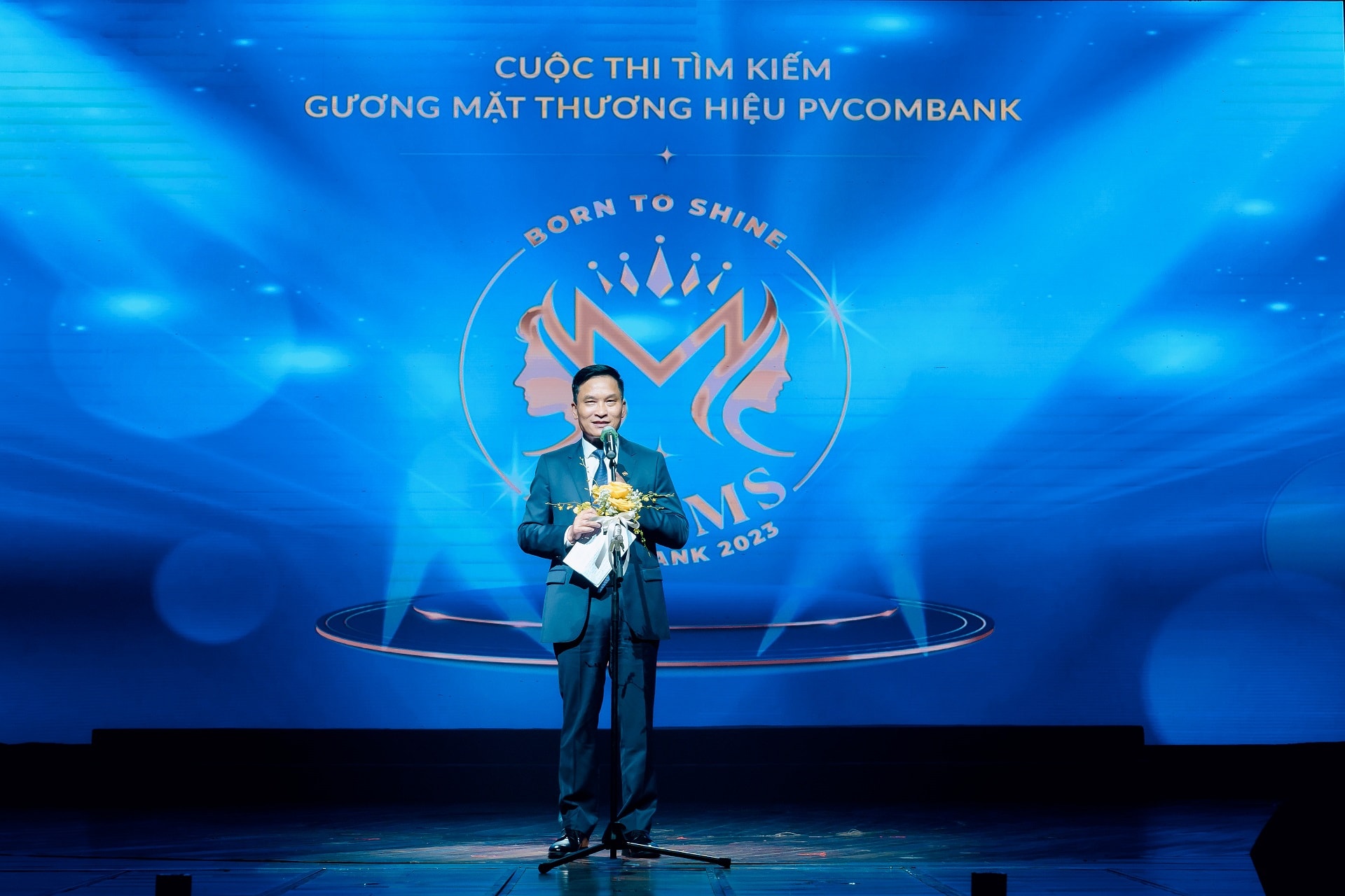 toa sang ve dep tri tue va tai nang trong chung ket mr ms pvcombank 2023 hinh 5