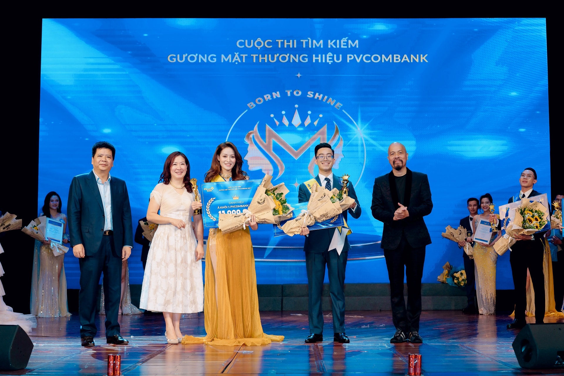 toa sang ve dep tri tue va tai nang trong chung ket mr ms pvcombank 2023 hinh 3