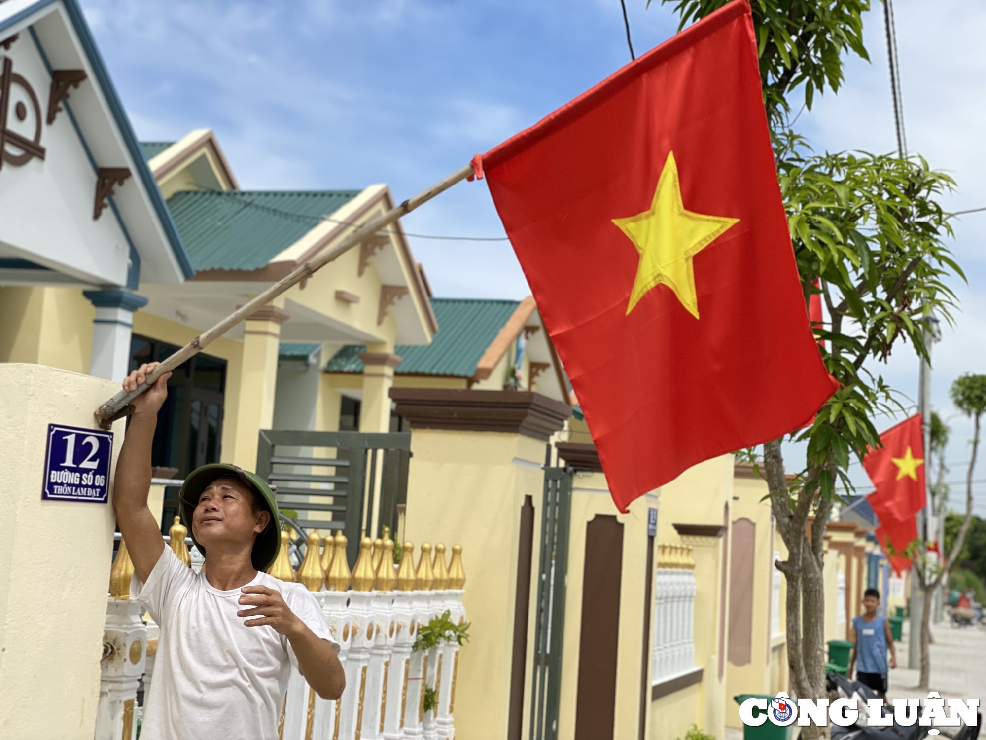 tet doc lap dau tien tren bo hinh 4