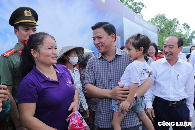 tet doc lap dau tien tren bo hinh 9