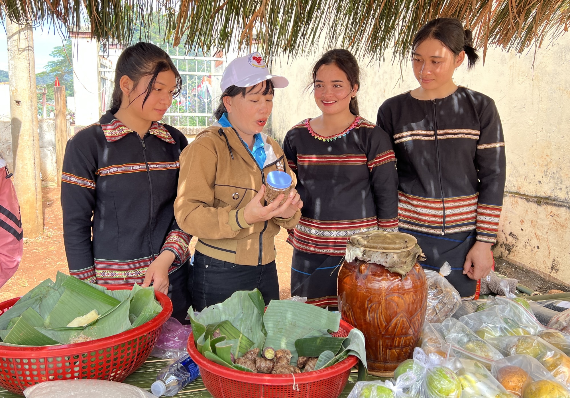 doi thay o ngoi lang tren nui hinh 2