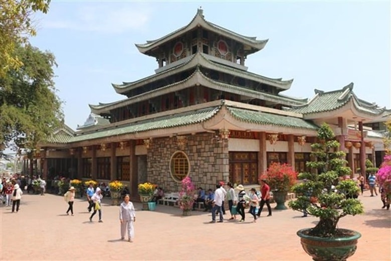 mieu ba chua xu nui sam la diem du lich tam linh tieu bieu chau a thai binh duong hinh 2