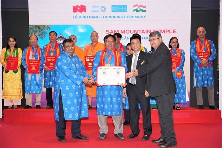 mieu ba chua xu nui sam la diem du lich tam linh tieu bieu chau a thai binh duong hinh 1