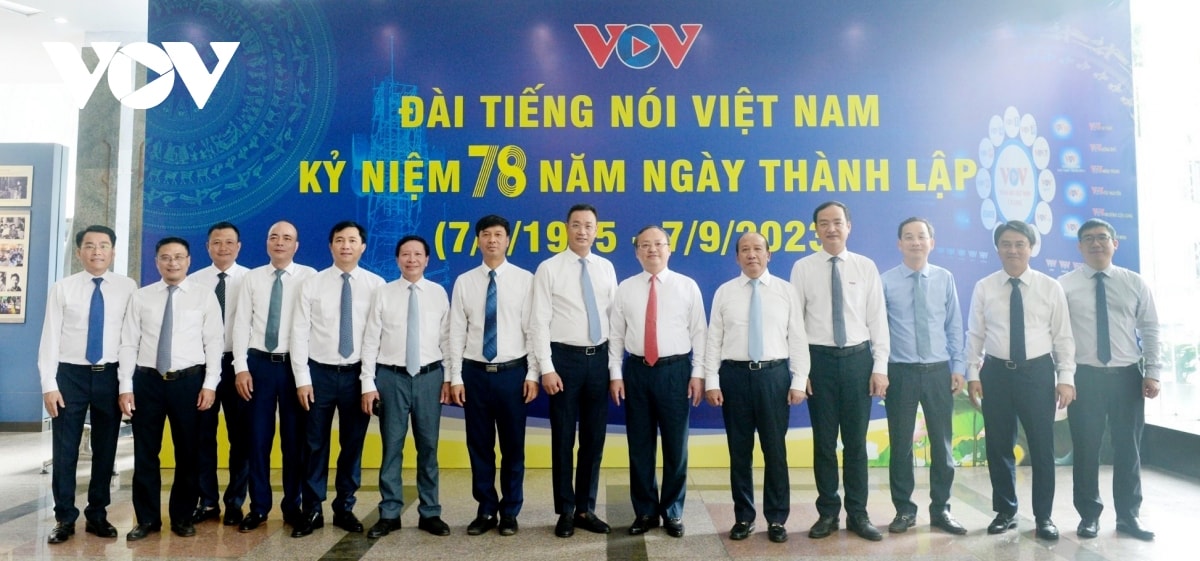 dai tieng noi viet nam va dai truyen hinh viet nam gan ket xay dung moi truong trao doi thong tin hinh 3