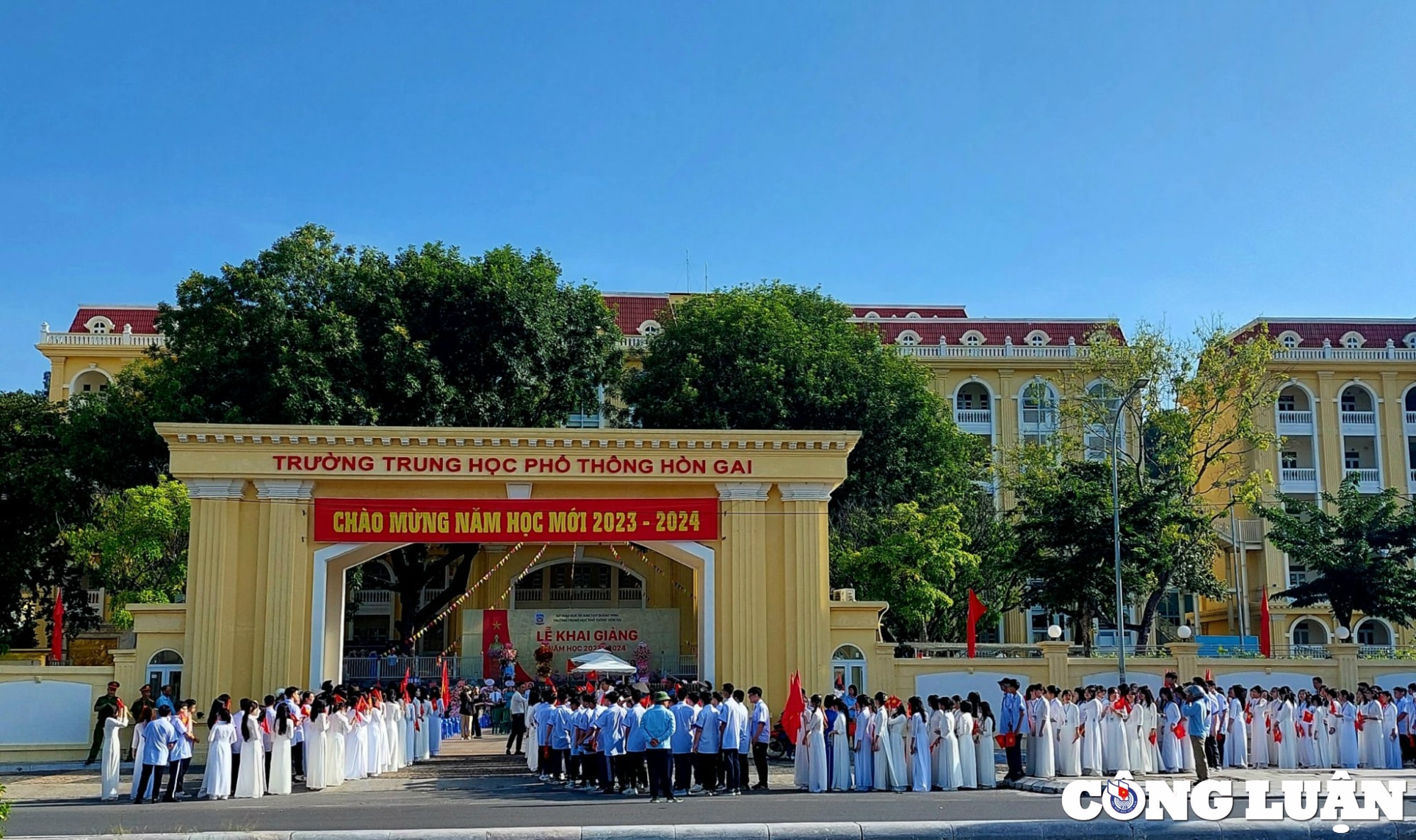quang ninh tren 360000 hoc sinh ron ra buoc vao nam hoc moi hinh 1