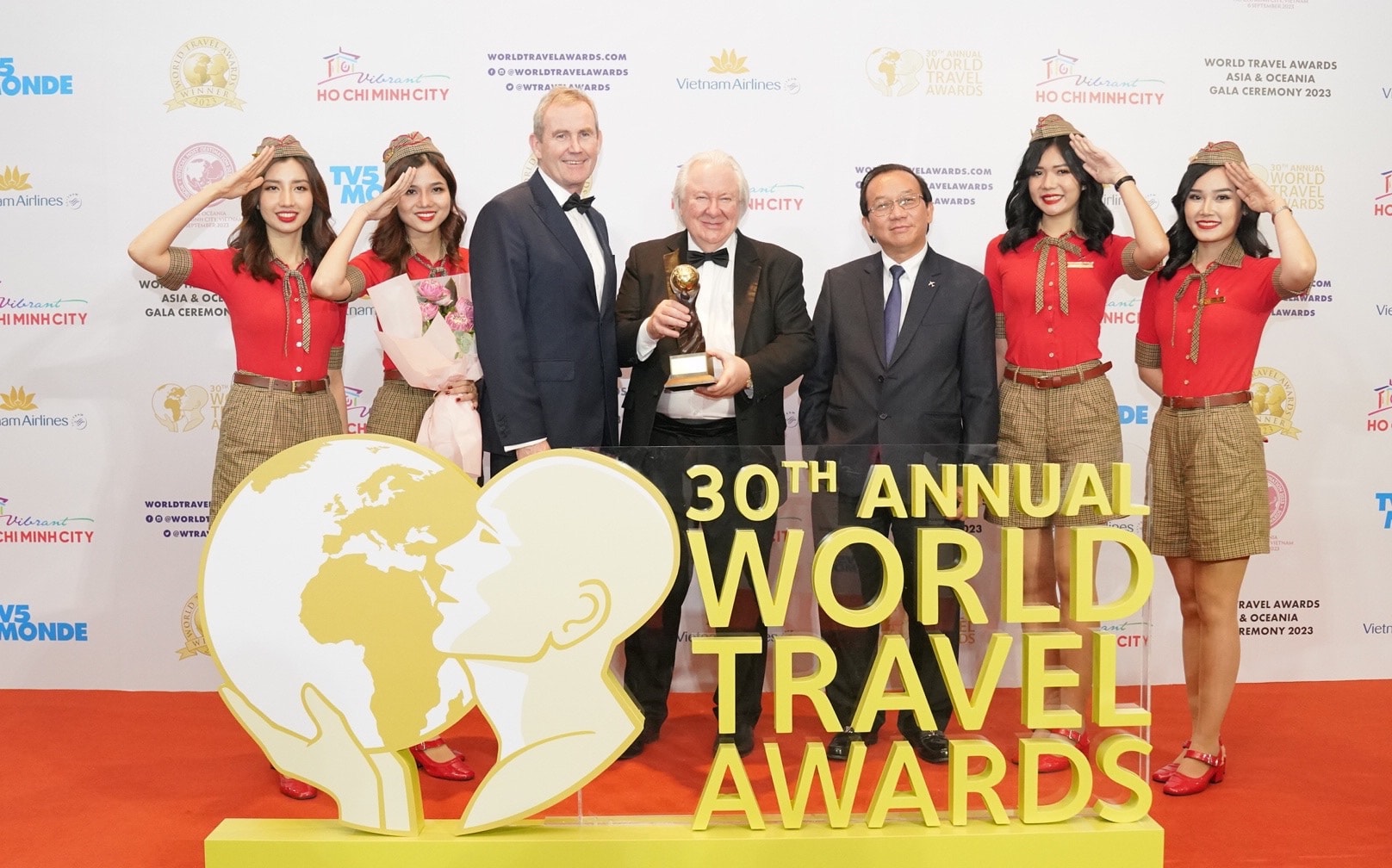 vietjet nhan giai thuong danh tieng toan cau world travel awards ve dich vu khach hang hinh 2