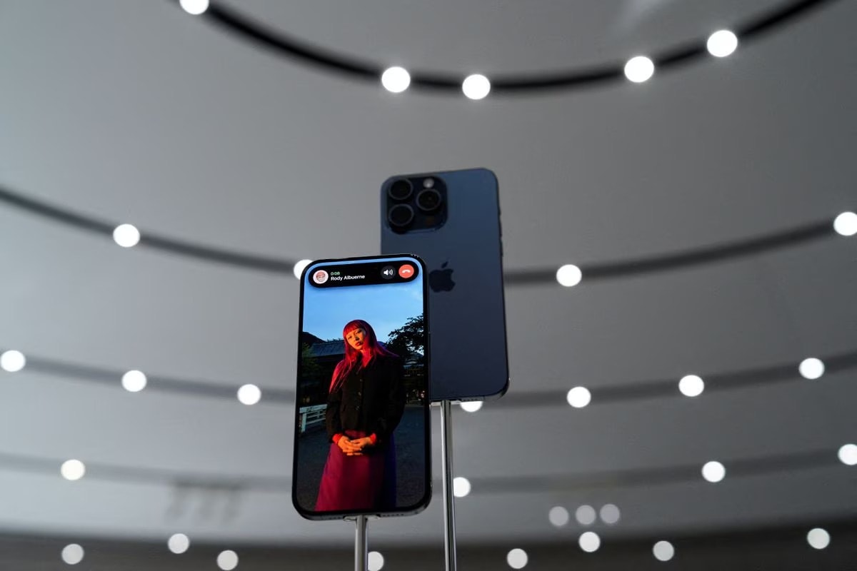 dien thoai iphone va dong ho moi cua apple duoc bo sung ai hinh 1