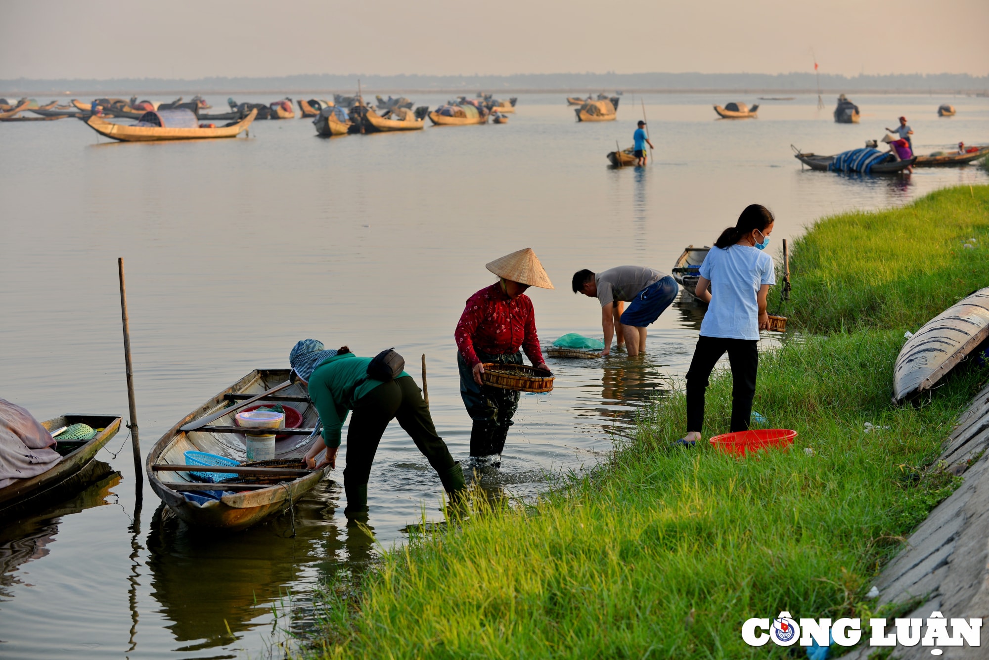 kham pha lang chai ngu my thanh tren pha tam giang hinh 4