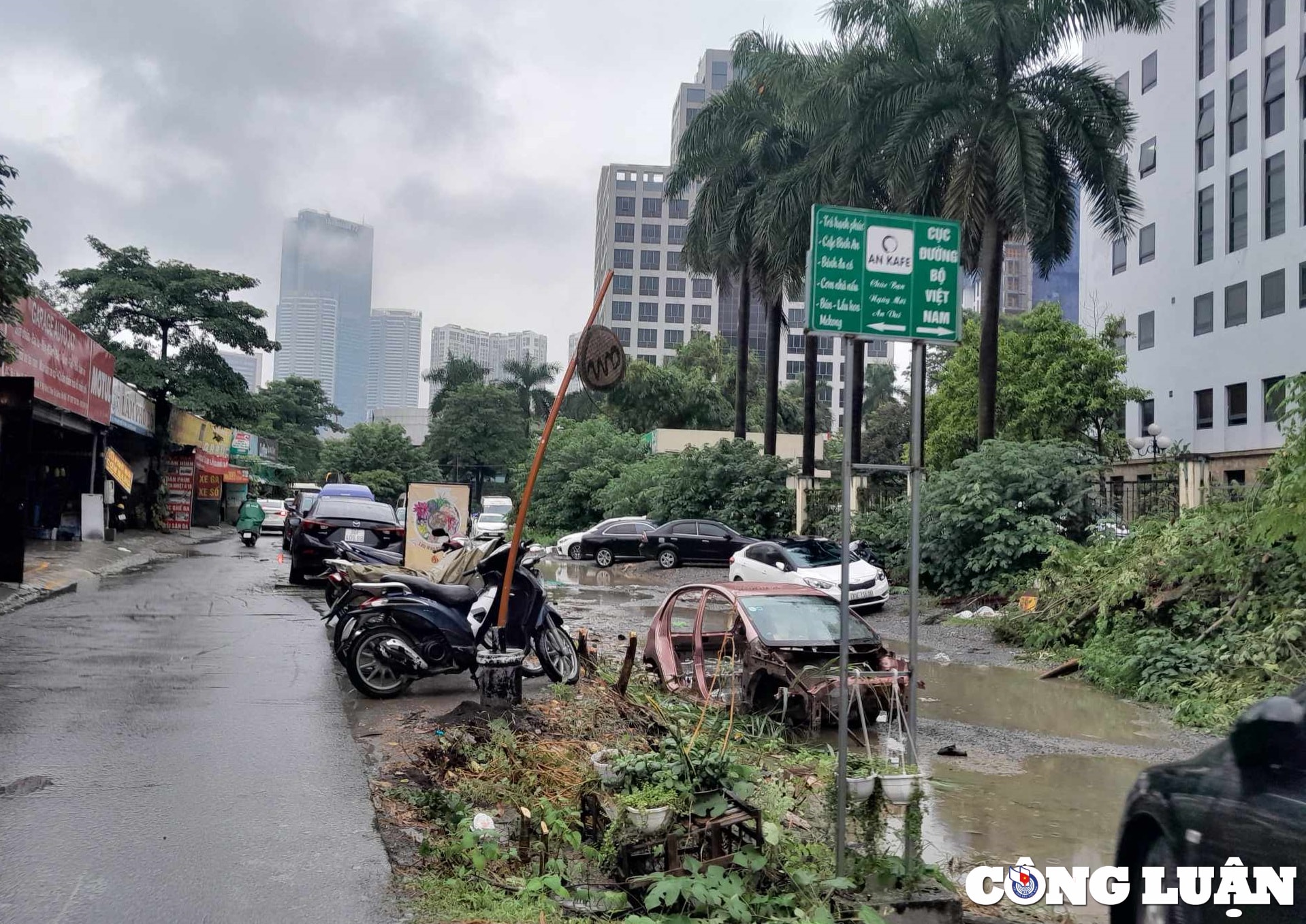 quan cau giay ha noi nguoi dan vat va di chuyen qua doan duong dau kho hinh 2
