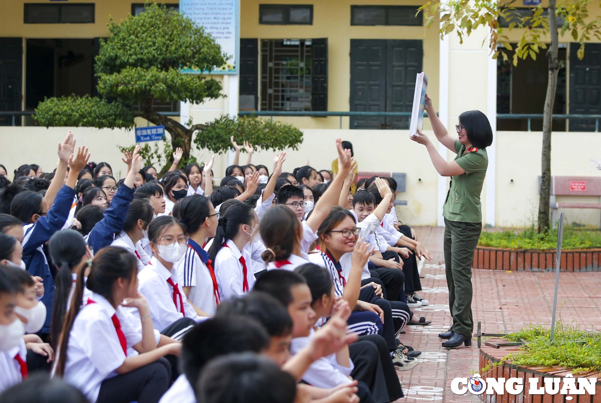 ha noi hon 1000 hoc sinh soi noi tra loi cau hoi ve cach nhan biet phong chong ma tuy hinh 6