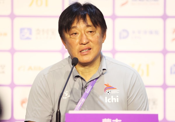 hlv hoang anh tuan khong vui du olympic viet nam ra quan thang loi hinh 1