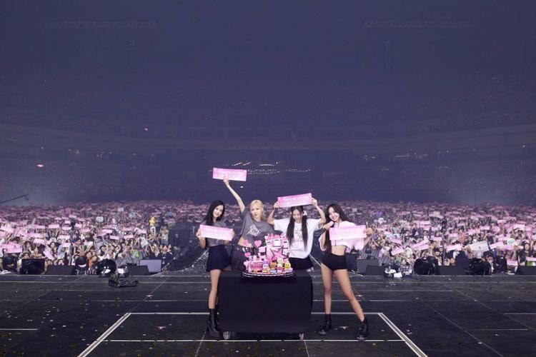 blackpink dien dem chung ket cua born pink world tour o seoul hinh 1